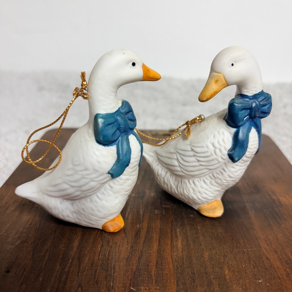 Vtg White Porcelain Goose Ornaments Set of 2  Blue Bows 80-90's Farmhouse‎ Decor